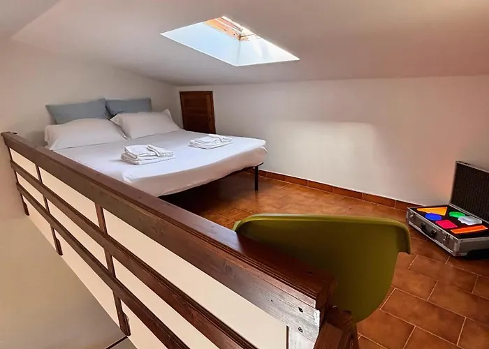 דירה Cozy With Loft Near Town & Sea לה מדלנה