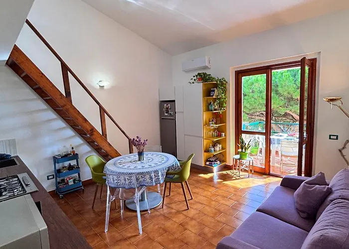דירה Cozy With Loft Near Town & Sea לה מדלנה