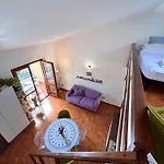 Apartamento Cozy With Loft Near Town & Sea