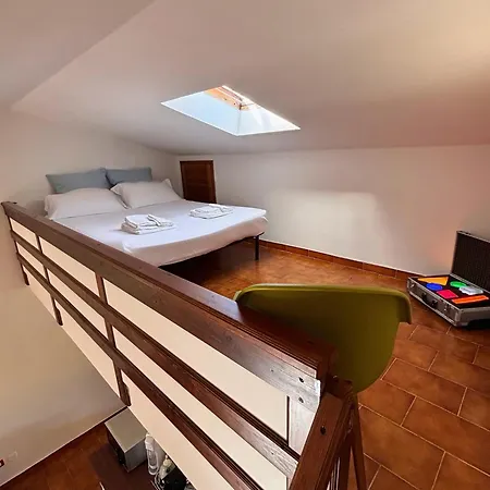 Apartmán Cozy With Loft Near Town & Sea La Maddalena (Sassari)