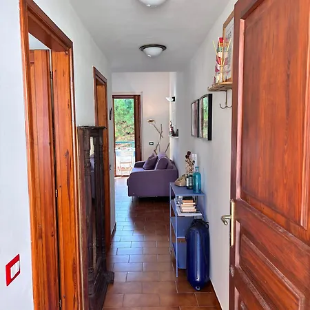 Apartmán Cozy With Loft Near Town & Sea *