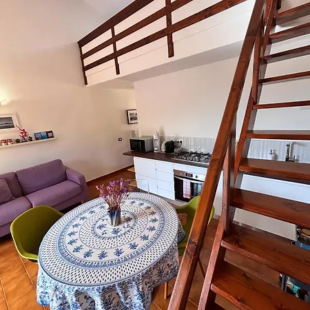 Apartmán Cozy With Loft Near Town & Sea *
