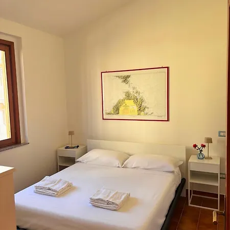 Apartmán Cozy With Loft Near Town & Sea