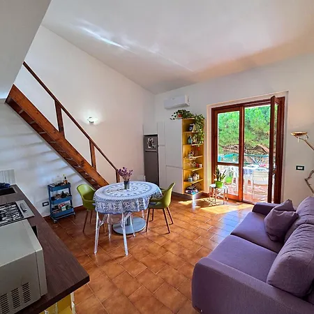 Apartmán Cozy With Loft Near Town & Sea La Maddalena (Sassari)
