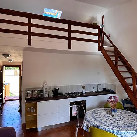 Apartmán Cozy With Loft Near Town & Sea La Maddalena (Sassari)