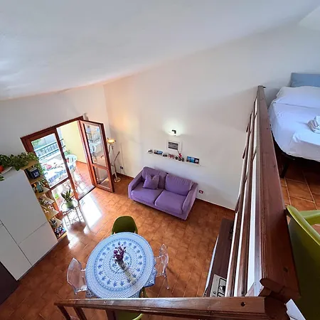 Apartmán Cozy With Loft Near Town & Sea