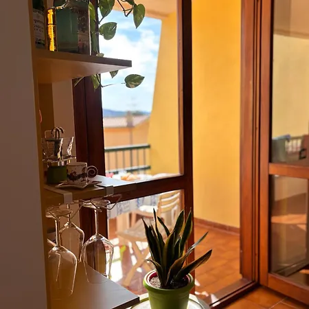 Cozy With Loft Near Town & Sea Apartmán La Maddalena (Sassari)